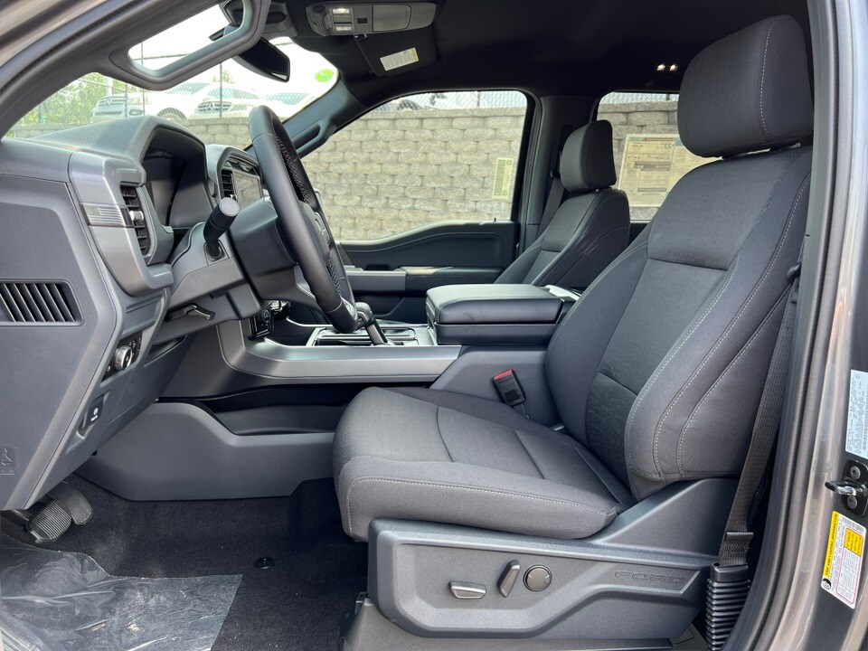 2025 Ford F-150 XLT photo 4
