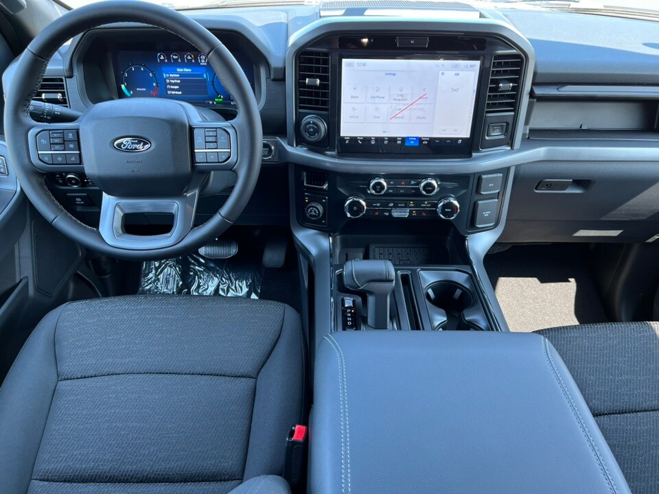 2025 Ford F-150 XLT photo 2
