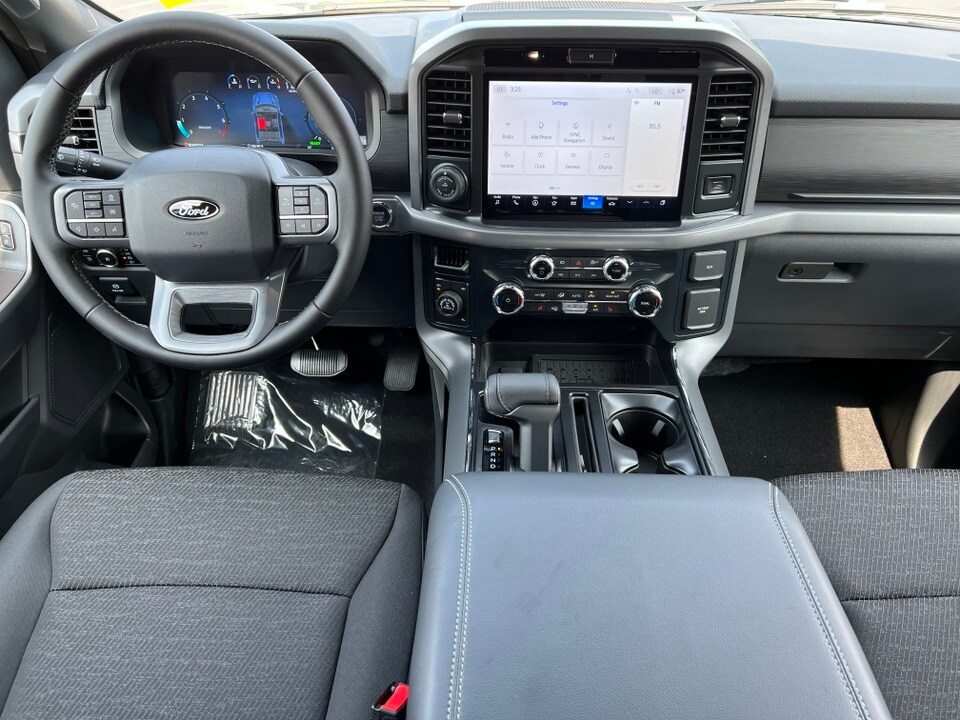 2025 Ford F-150 XLT photo 3