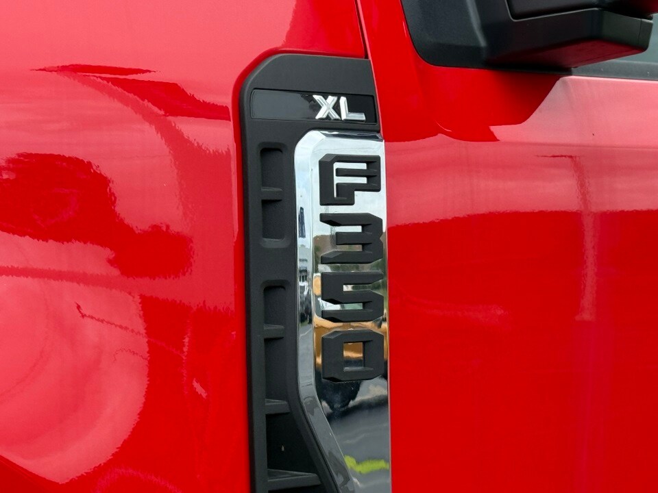 2025 Ford F-350 XL photo 2