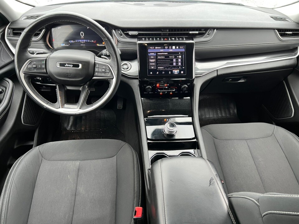 2021 Jeep Grand Cherokee Laredo photo 2