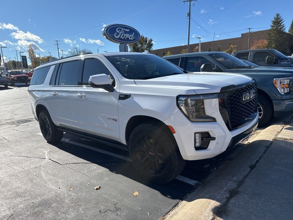 2023 Gmc Yukon XL AT4 photo 3