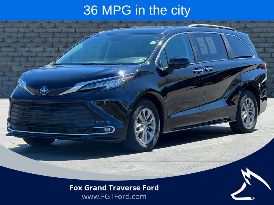 2023 Toyota Sienna XLE 8-Passenger Hybrid FWD's photo