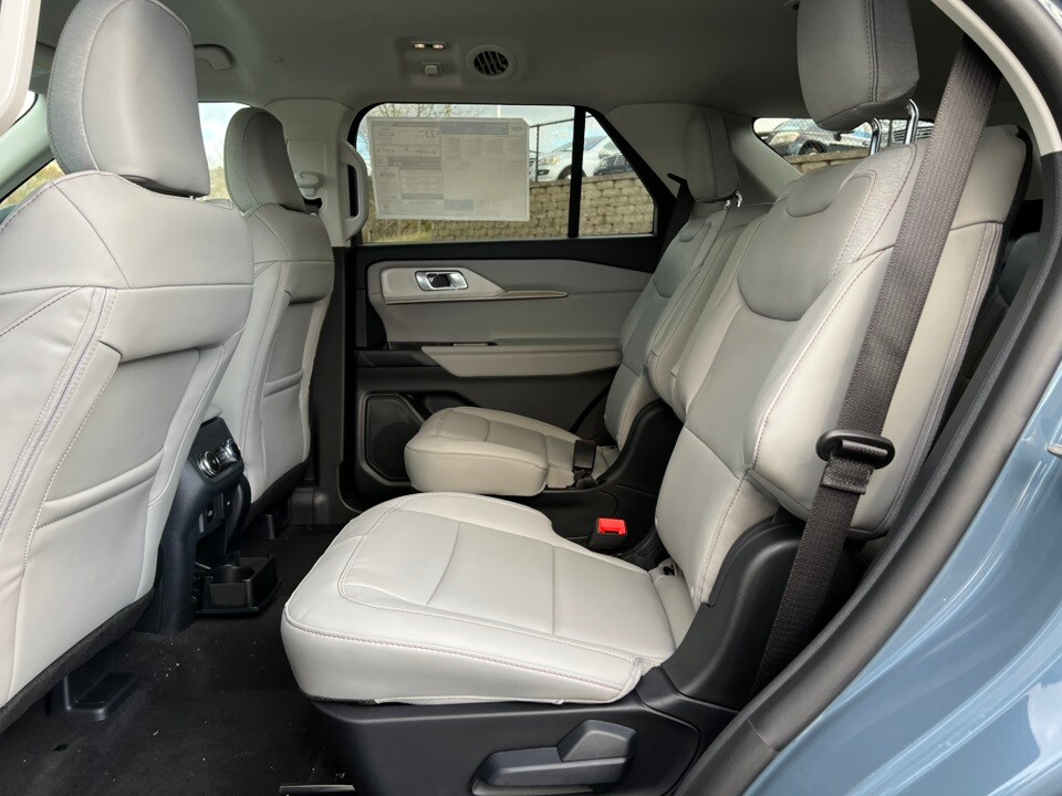 2026 Ford Explorer photo 2