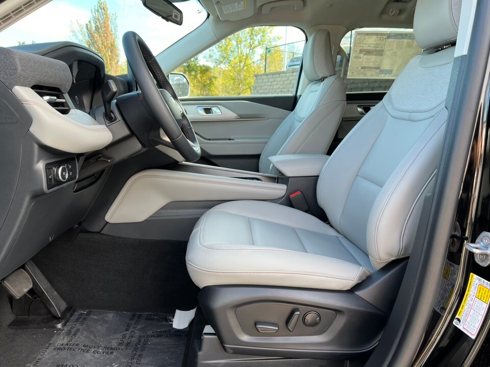 2026 Ford Explorer photo 3