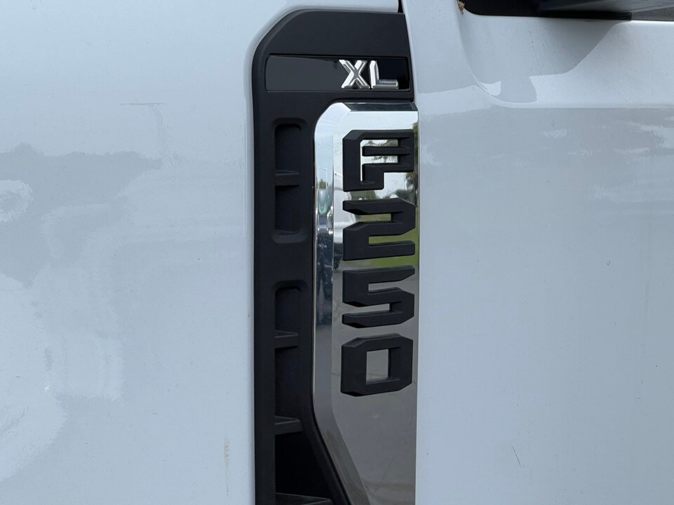 2026 Ford F-250 photo 2