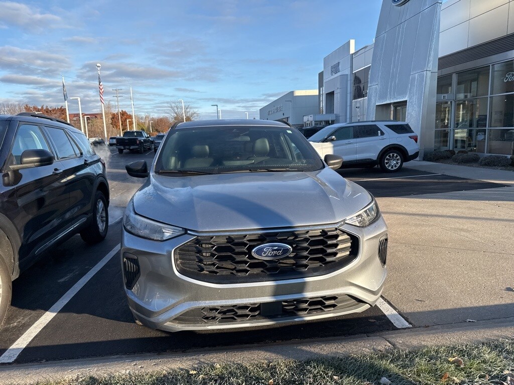 2023 Ford Escape ST-Line photo 3