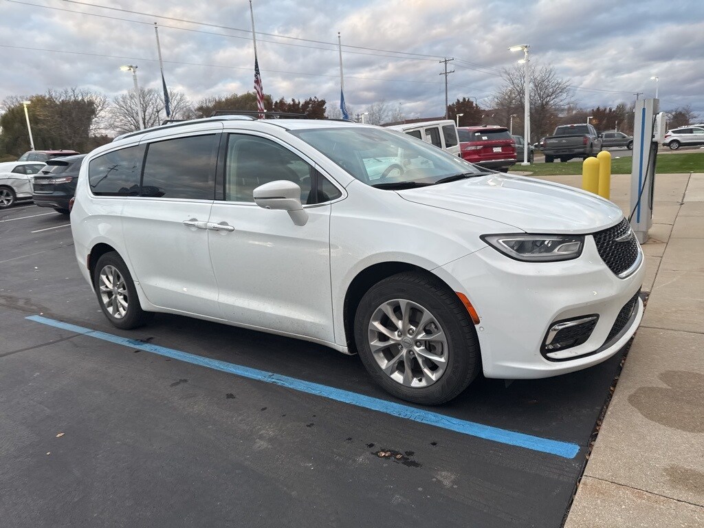 2021 Chrysler Pacifica Touring L photo 4