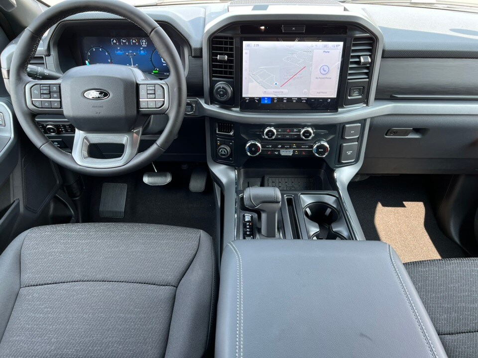 2025 Ford F-150 XLT photo 3