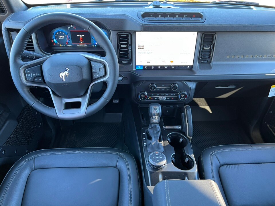2025 Ford Bronco Badlands photo 2