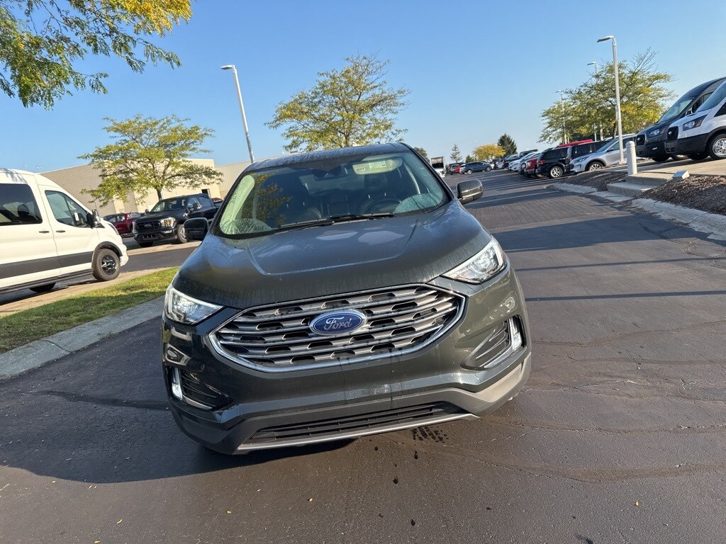 2022 Ford Edge SEL photo 2