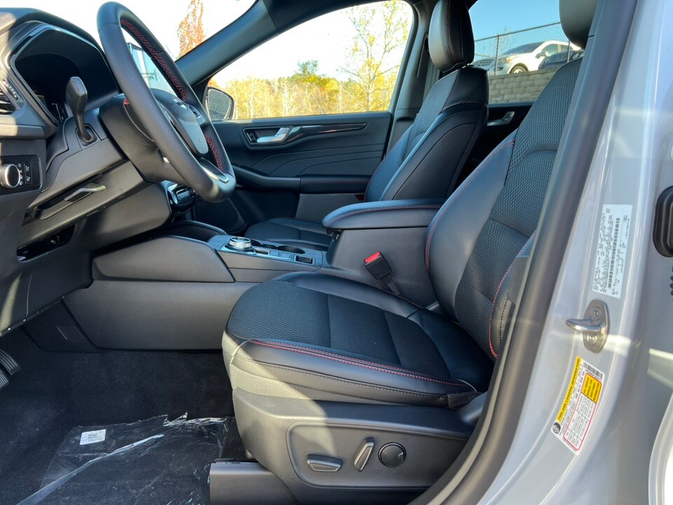 2026 Ford Escape ST-Line photo 3