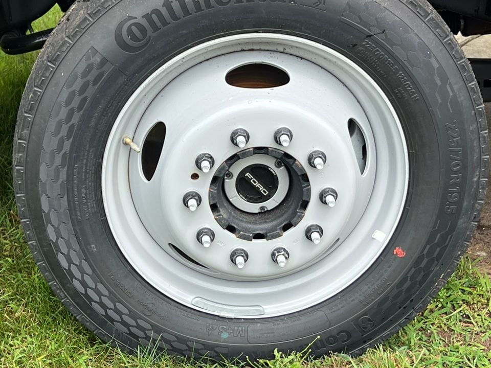 2025 Ford F-450 Super Duty Chassis Cab XL - Photo 11