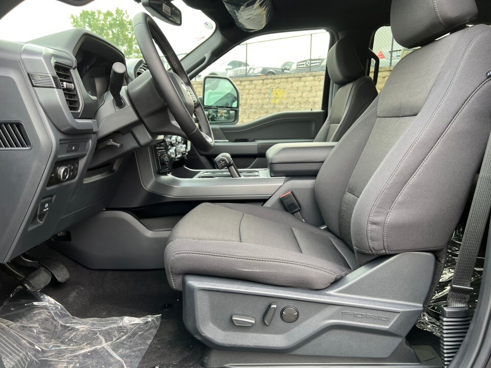 2025 Ford F-150 XLT photo 3