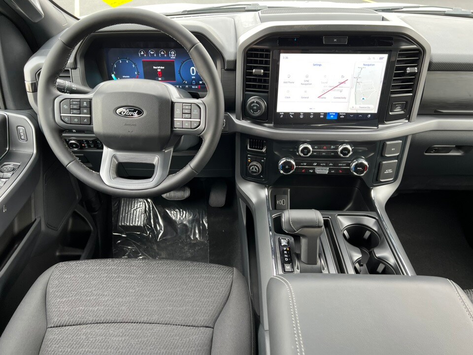 2025 Ford F-150 XLT photo 2