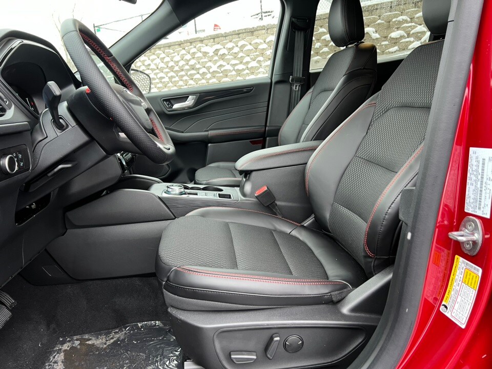2026 Ford Escape ST-Line photo 3