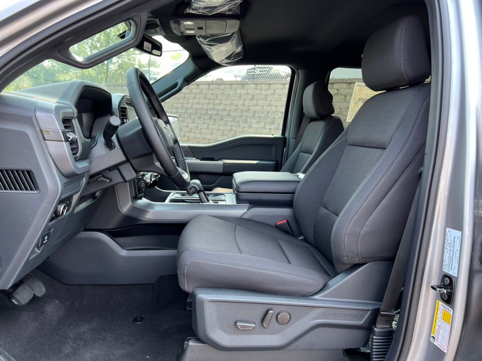 2025 Ford F-150 XLT photo 4