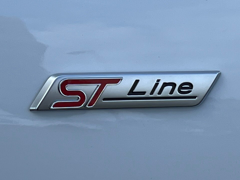 2023 Ford Escape ST-Line photo 2