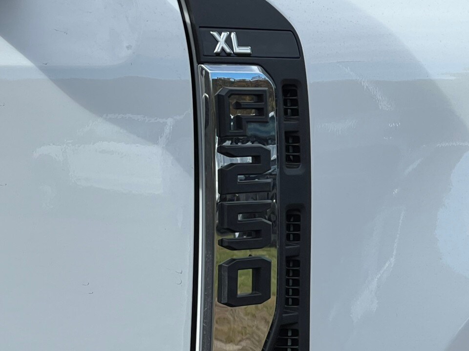 2026 Ford F-250 photo 2