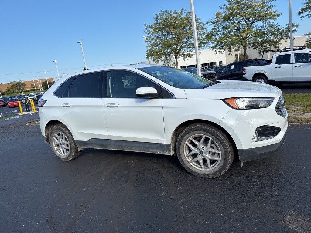 2022 Ford Edge SEL photo 4