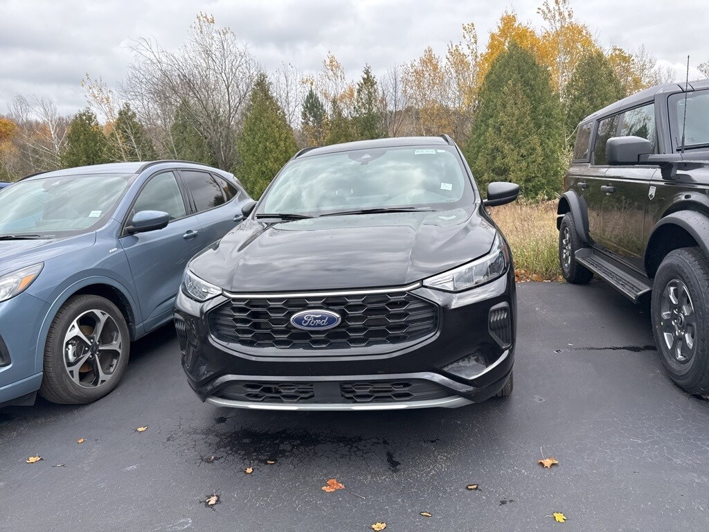2023 Ford Escape ST-Line photo 2