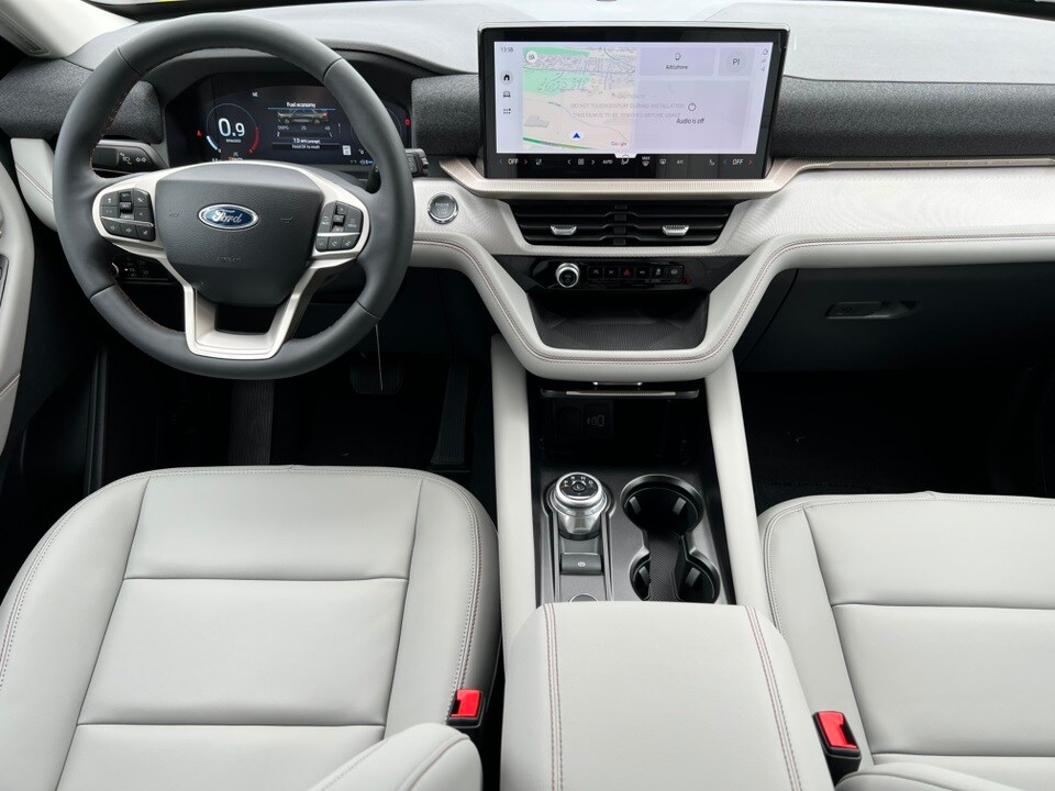 2025 Ford Explorer photo 3