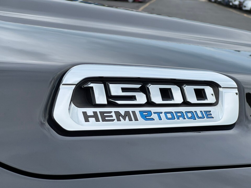 2022 Ram 1500 Limited photo 2
