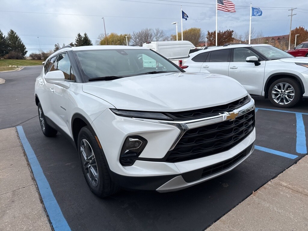 2023 Chevrolet Blazer 2LT photo 3