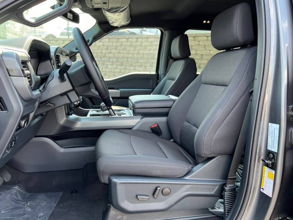 2025 Ford F-150 XLT photo 4