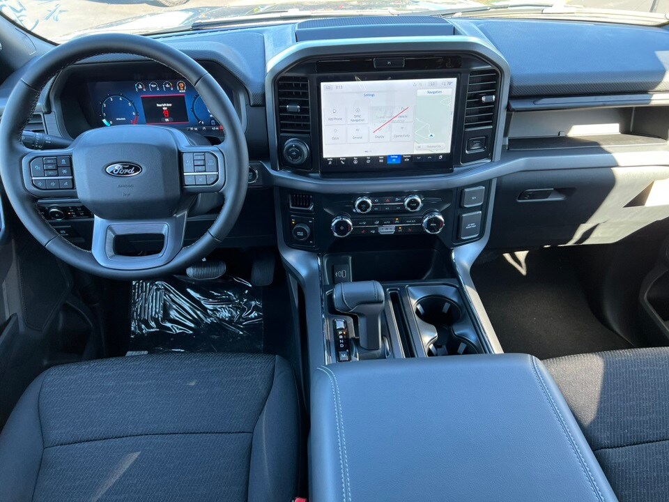 2025 Ford F-150 XLT photo 3