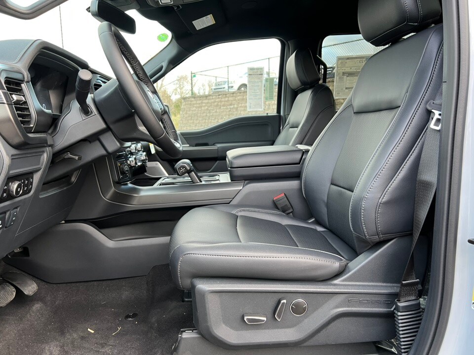 2025 Ford F-150 Lariat photo 3