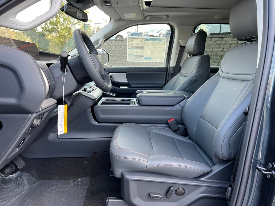 2025 Ford Expedition MAX photo 2