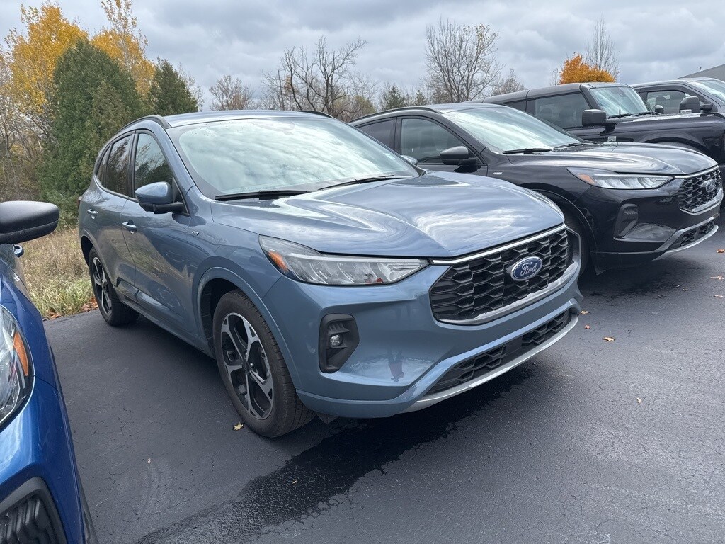 2023 Ford Escape ST-Line Select photo 3