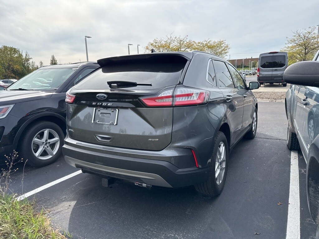 2022 Ford Edge SEL photo 4