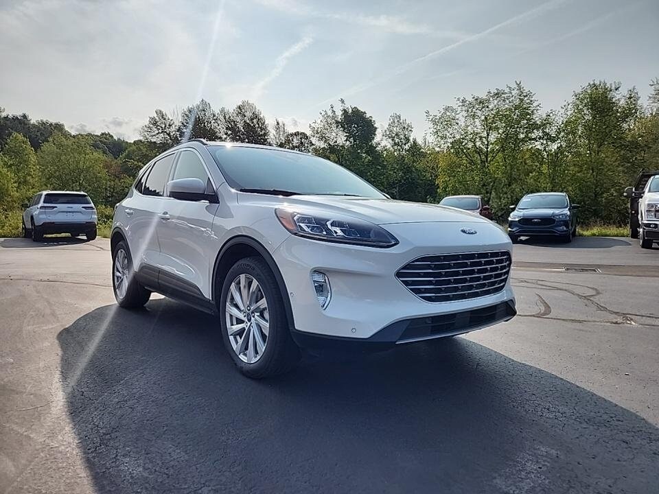 2022 Ford Escape Titanium Hybrid photo 2