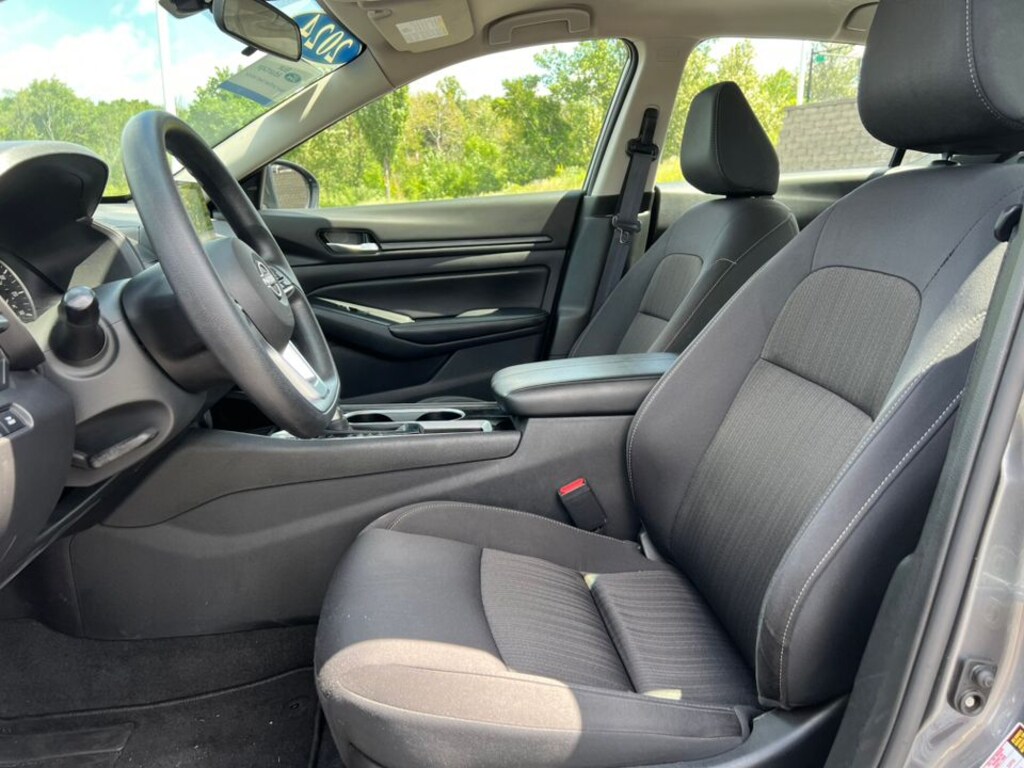 Used 2024 Nissan Altima 2.5 SV Sedan