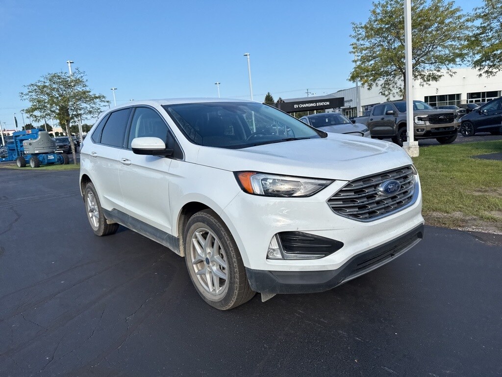 2022 Ford Edge SEL photo 3