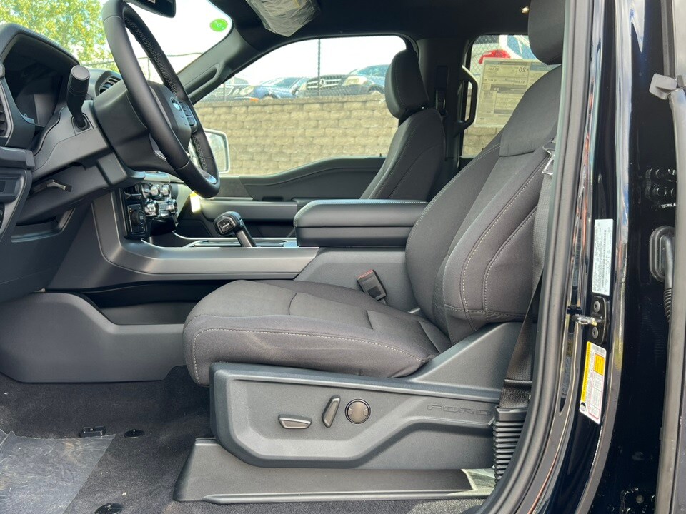 2025 Ford F-150 XLT photo 4