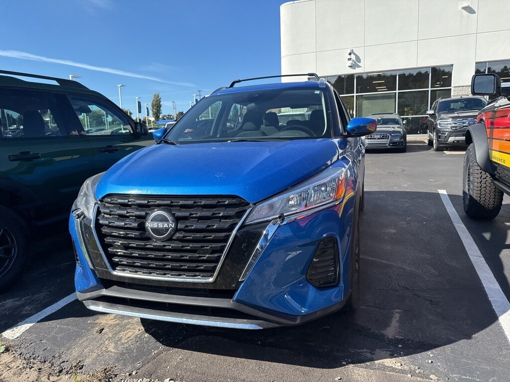 2022 Nissan Kicks SV photo 2