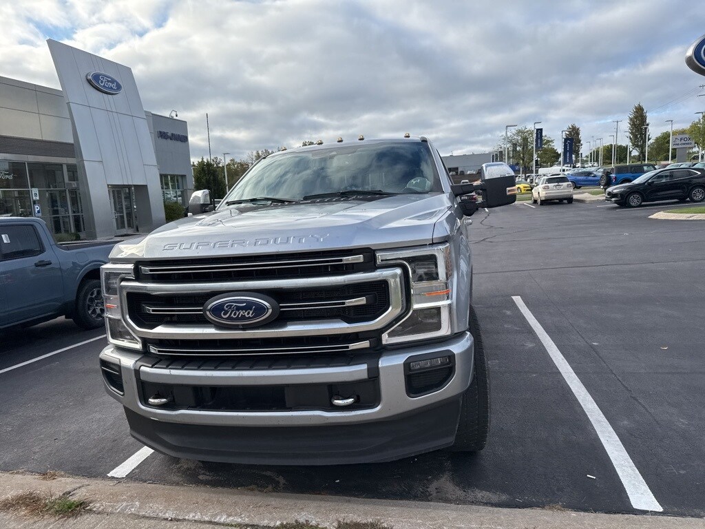 2022 Ford F-350 Platinum photo 2