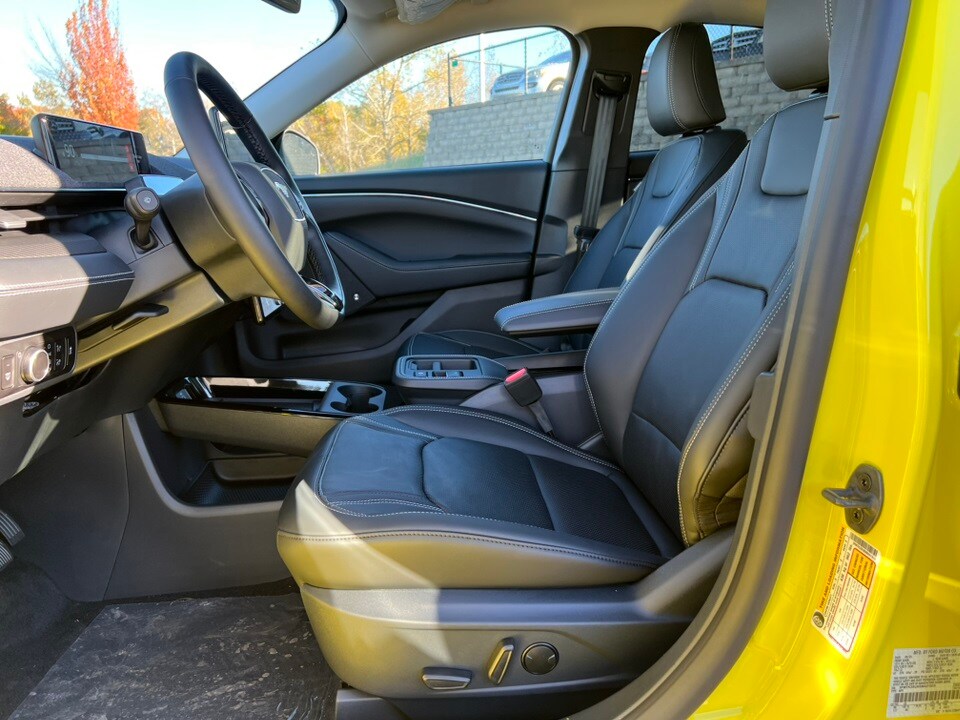 2025 Ford Mustang Mach-E Premium photo 3