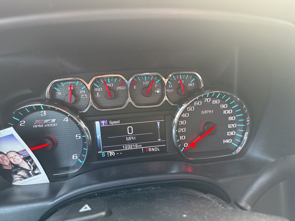 2017 Chevrolet Silverado 1500 LT photo 3