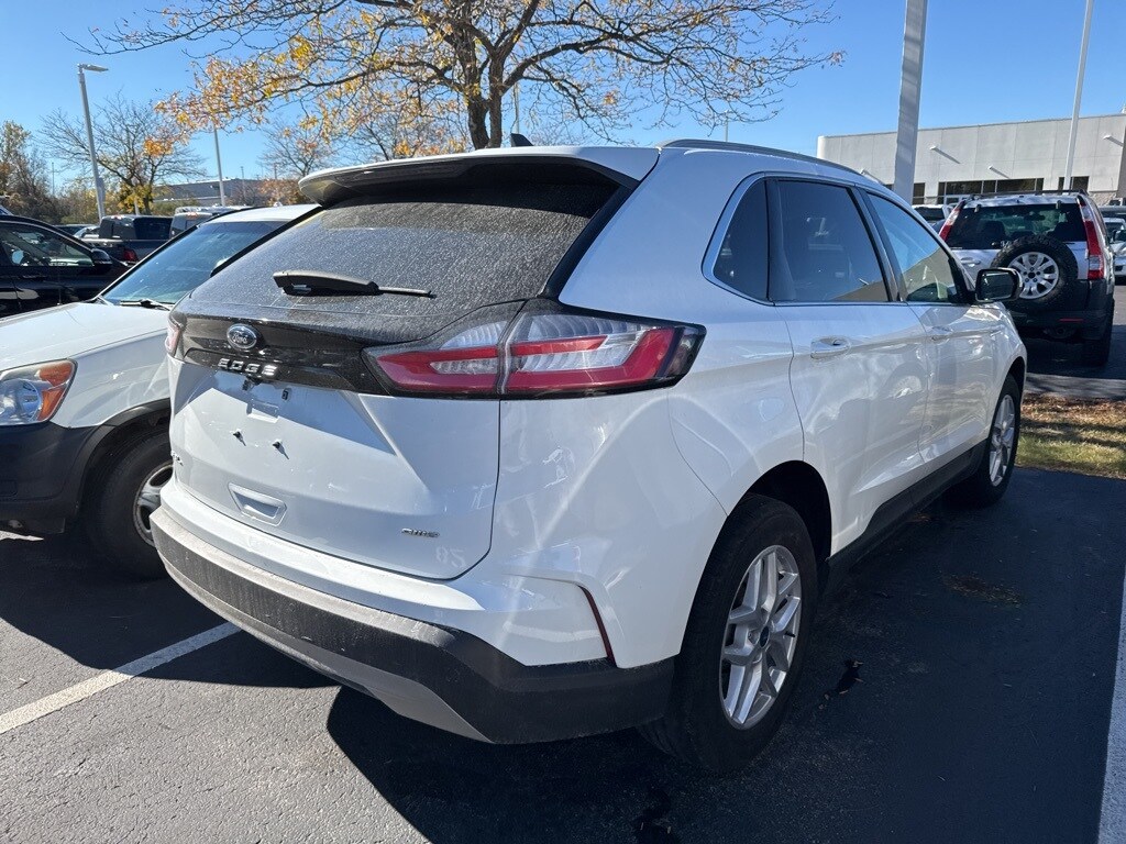 2022 Ford Edge SEL photo 4