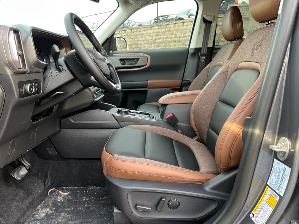 2025 Ford Bronco Sport Outer Banks photo 3