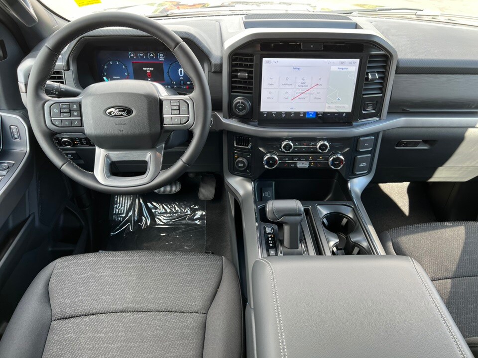 2025 Ford F-150 XLT photo 3