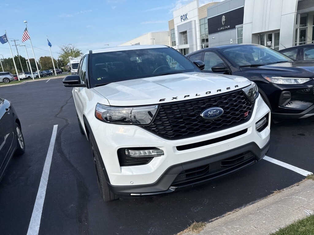 2022 Ford Explorer ST photo 3