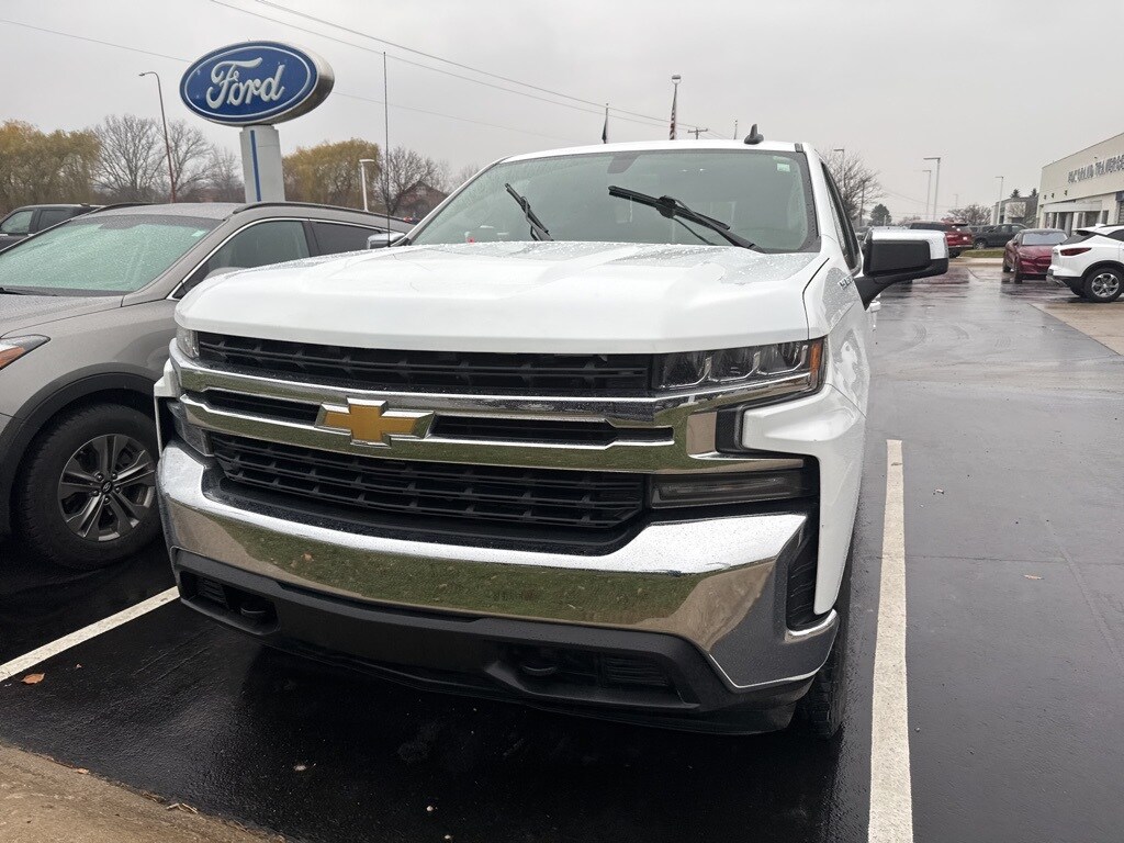 2021 Chevrolet Silverado 1500 LT photo 2