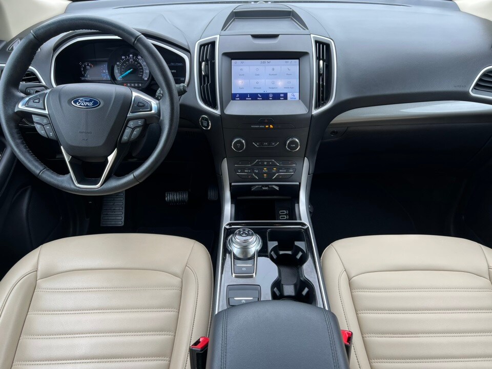 2020 Ford Edge SEL photo 2