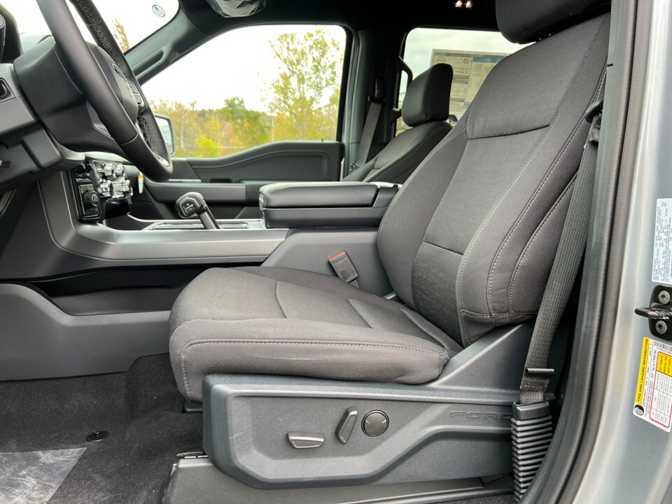 2025 Ford F-150 XLT photo 3