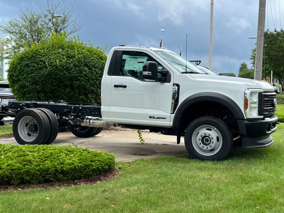 2025 Ford F-450 Super Duty Chassis Cab XL - Photo 35